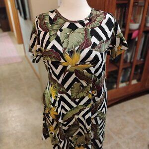 LulaRoe Carly Dress size XL with pockets!!!!!!